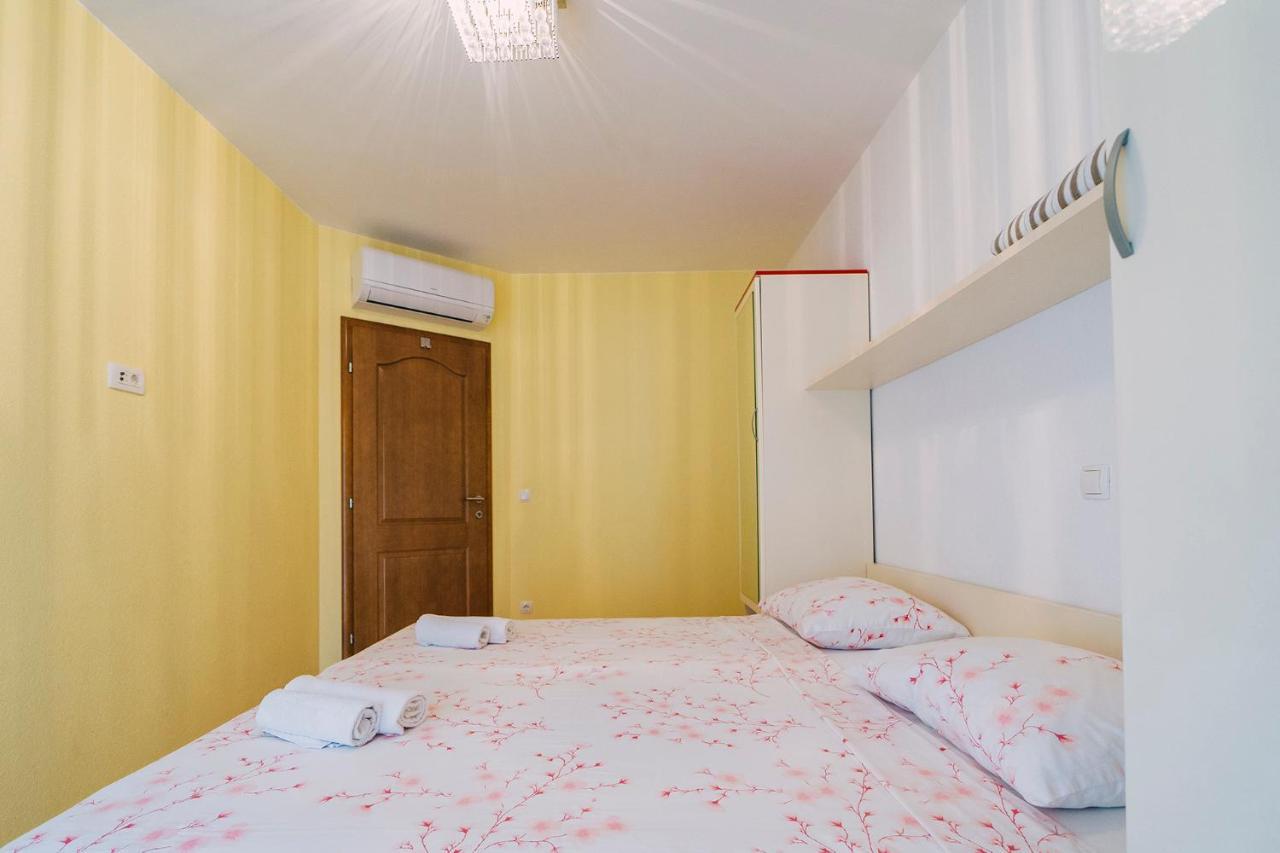 Apartments Luxur Center Baška Voda Buitenkant foto