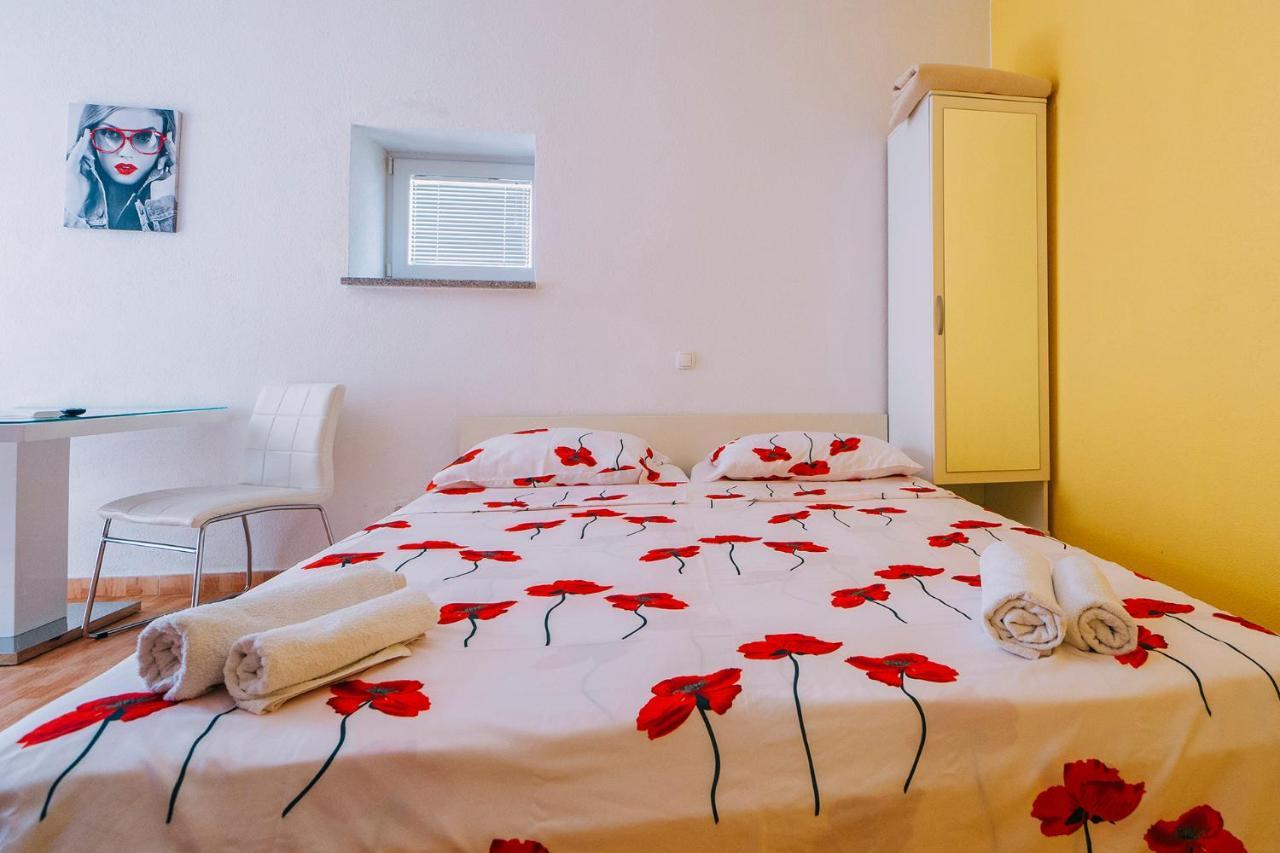 Apartments Luxur Center Baška Voda Buitenkant foto
